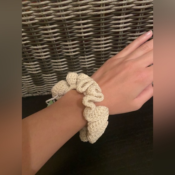 Scrunchie - Picture 4 of 7